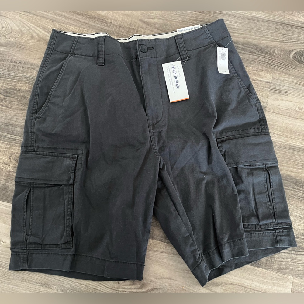 NWT Old Navy Men’s Gray Cargo Shorts, Size 34